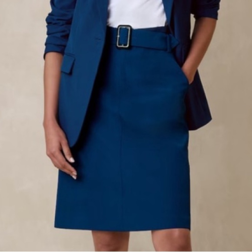NWOT BR Belted Skirt